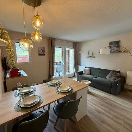 - Moderne Et Cosy Avec Vue Sur Les Pistes Et Piscine Apartment *